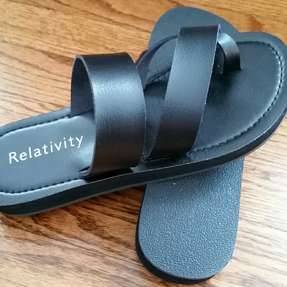 Relativity Black Strappy Sandals - Size 6 - Picture 4 of 4